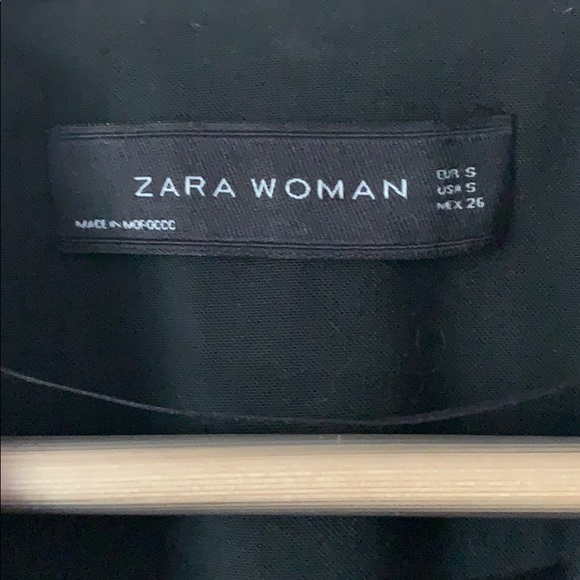 Zara Black Sleeveless Vest - Picture 2 of 4